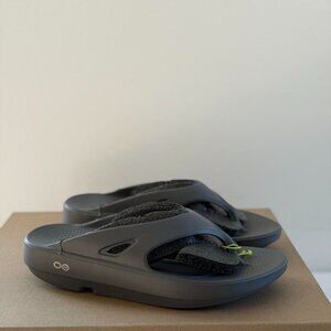 Oofos OOriginal Unisex Sandal in Slate, Size 8 Women / 6 Men